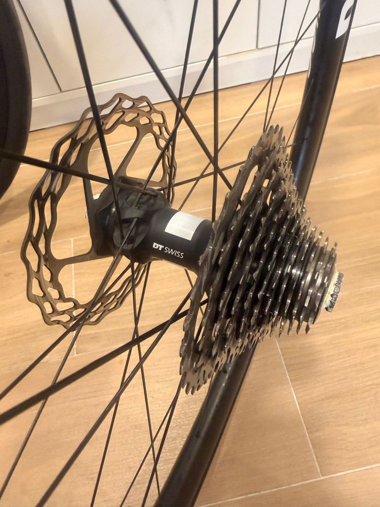 Used Dt Swiss Ruedas carbono 2025 bike — image 3 of 8