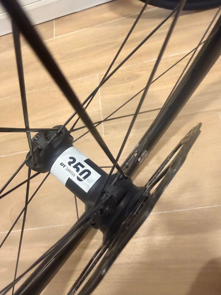 Used Dt Swiss Ruedas carbono 2025 bike — image 4 of 8