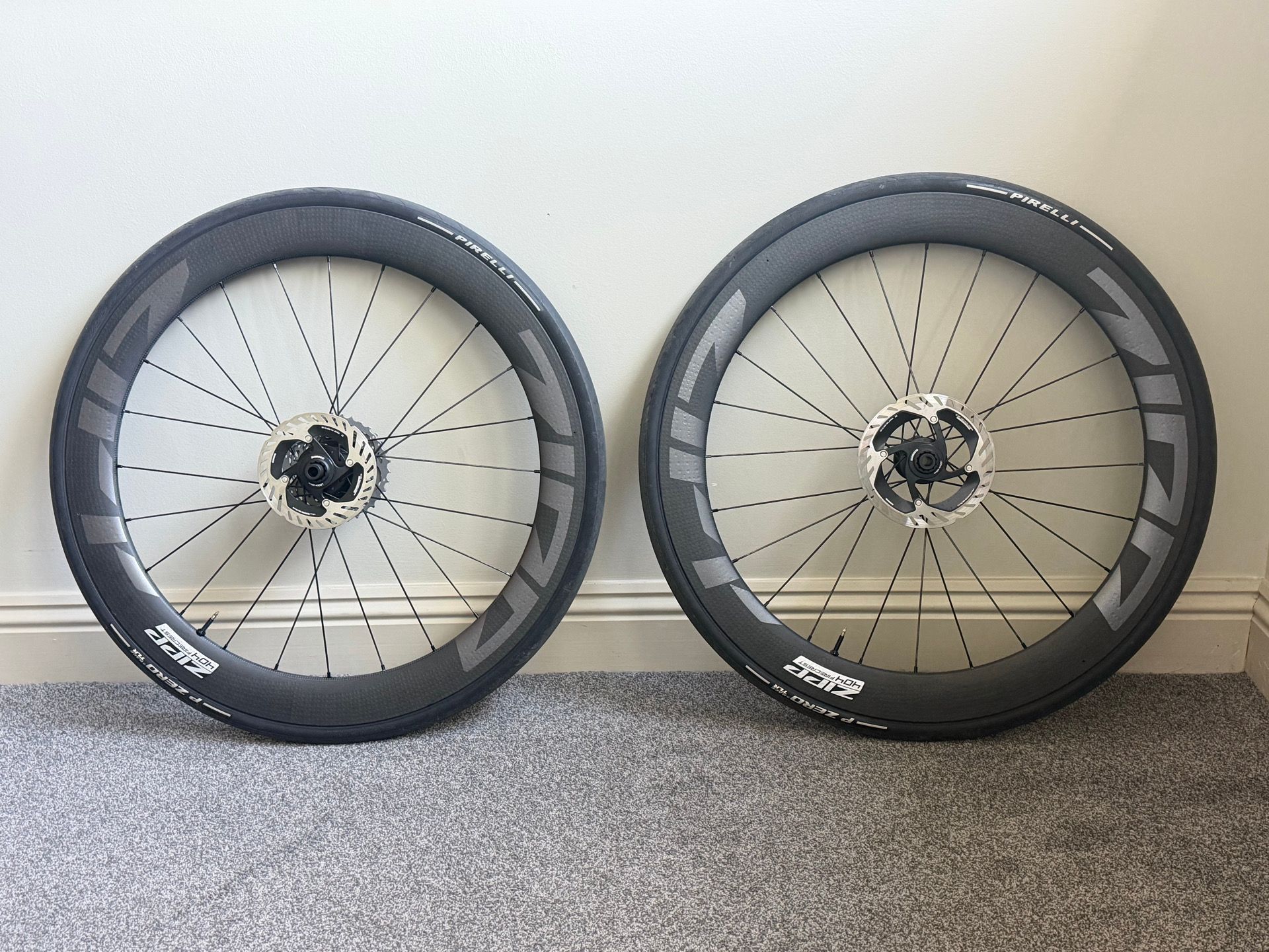 Zipp Carbon wheels - 404 Firecrest - Shimano Freehun 2026