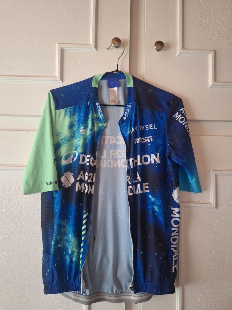 Used Van Rysel AG2R Jersey 2024 bike — image 1 of 6