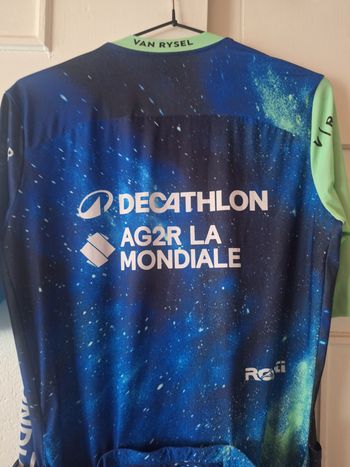 Used Van Rysel AG2R Jersey 2024 bike — image 3 of 6