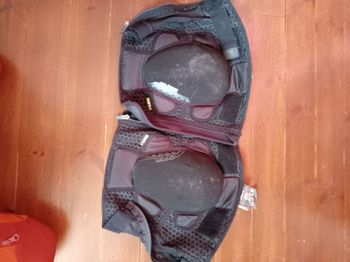 Used O’Neill Knee pads 2024 bike — image 3 of 6