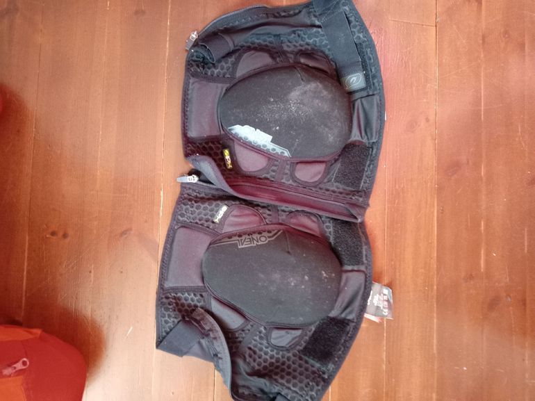 Used O’Neill Knee pads 2024 bike — image 3 of 6