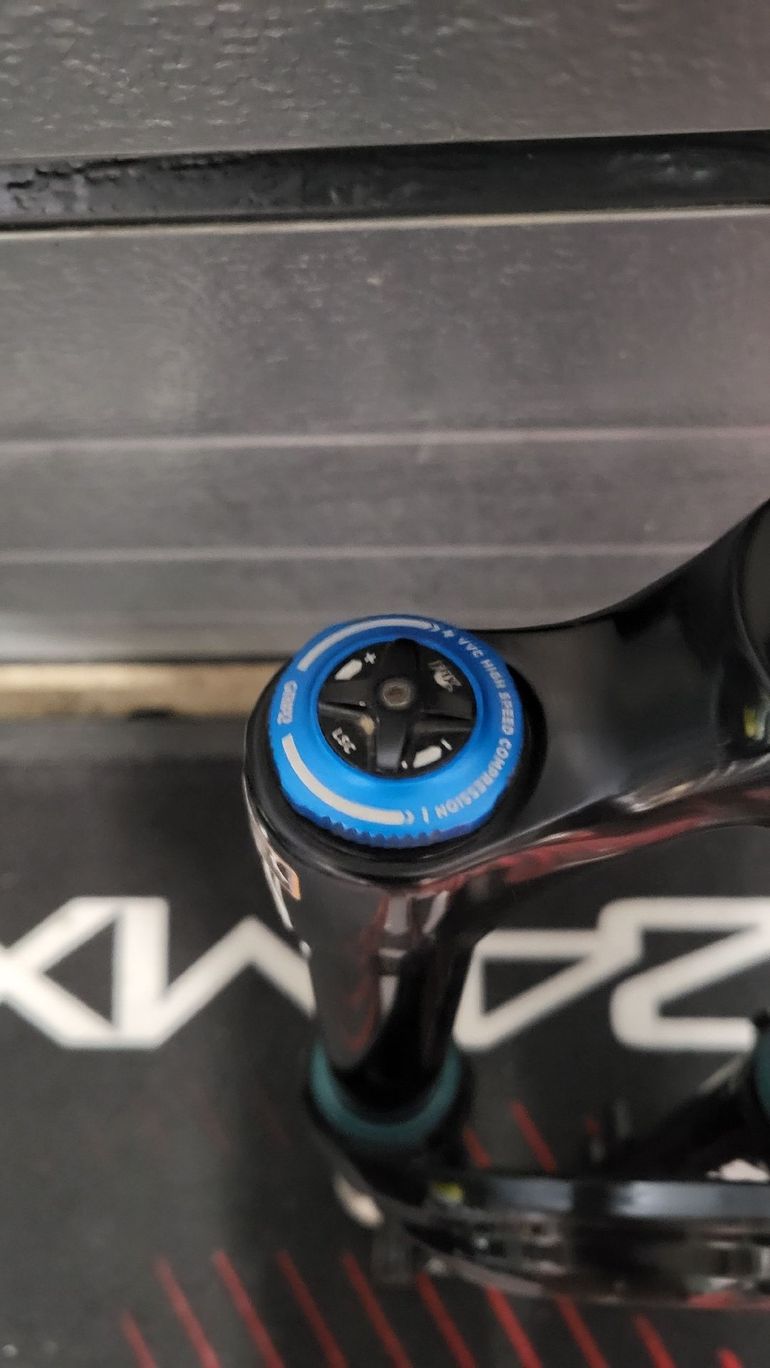 Used Fox 38 Performance Elite Fork bike — image 4 of 4
