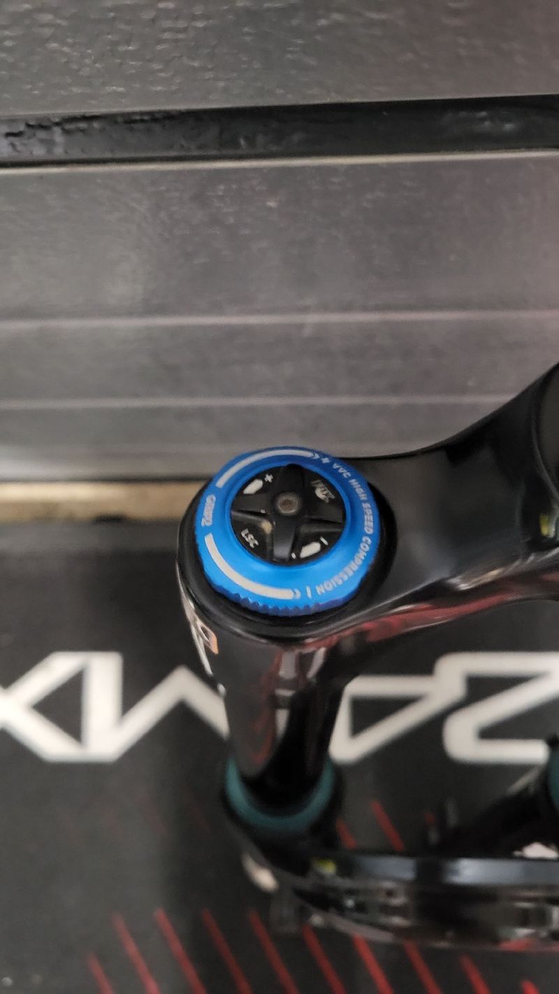Used Fox 38 Performance Elite Fork bike — image 4 of 6