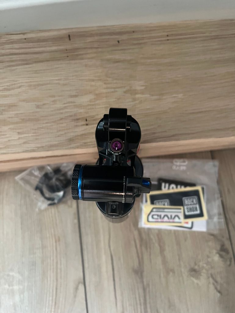 Used RockShox Vivid Air Shock 2025 bike — image 9 of 9