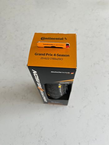 Used Continental Grand Prix 4 Season banden 2024 bike — image 2 of 2