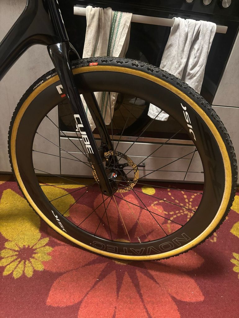 Used Novatec r5 bike — image 1 of 2