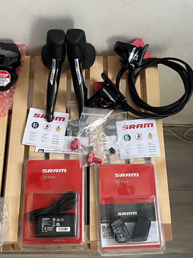 Used Sram Force eTap AXS 2x12V bike — image 3 of 15