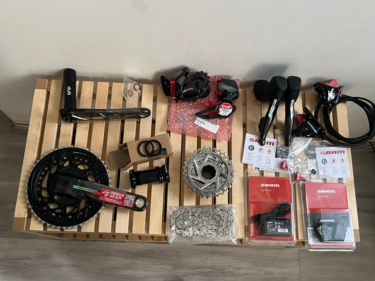 Used Sram Force eTap AXS 2x12V bike — image 9 of 15