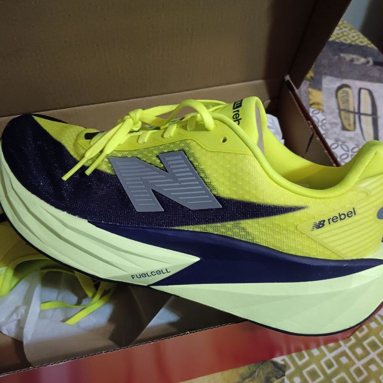 Used New Balance FuelCell Rebel v5 2026 bike — image 5 of 7