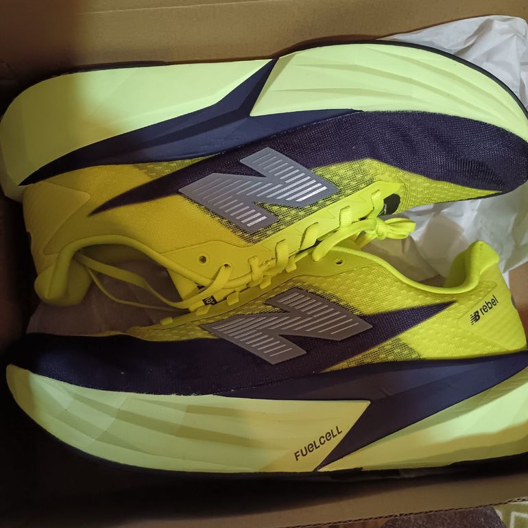 Used New Balance FuelCell Rebel v5 2026 bike — image 2 of 7