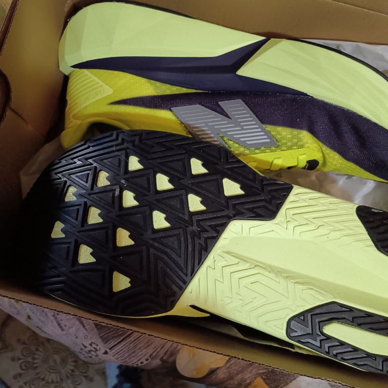 Used New Balance FuelCell Rebel v5 2026 bike — image 3 of 7