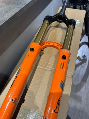 Used Fox 38 Factory Grip 2 Fork Kashima bike — image 5 of 20