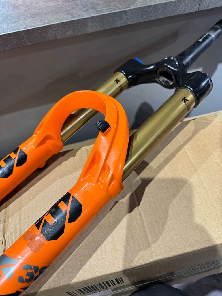Used Fox 38 Factory Grip 2 Fork Kashima bike — image 2 of 20