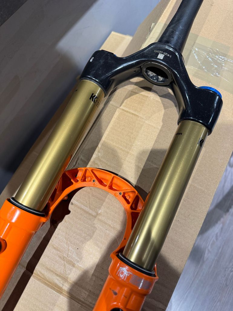 Used Fox 38 Factory Grip 2 Fork Kashima bike — image 7 of 20