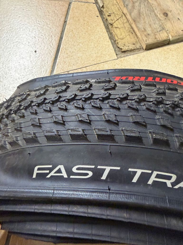 Used Specialized Fast Trak Control 29 x 2.3 MTB Tubeless Reifen 2024 bike — image 2 of 4