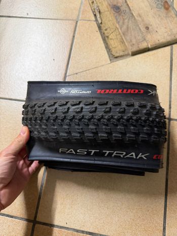 Used Specialized Fast Trak Control 29 x 2.3 MTB Tubeless Reifen 2024 bike