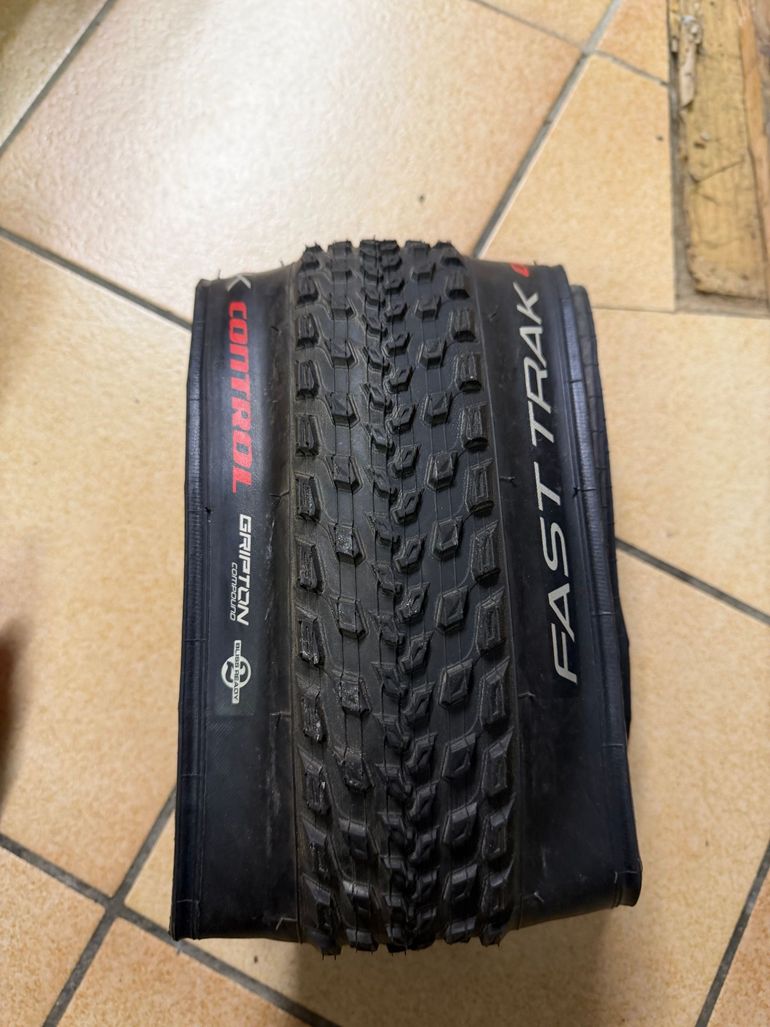 Used Specialized Fast Trak Control 29 x 2.3 MTB Tubeless Reifen 2024 bike — image 3 of 4
