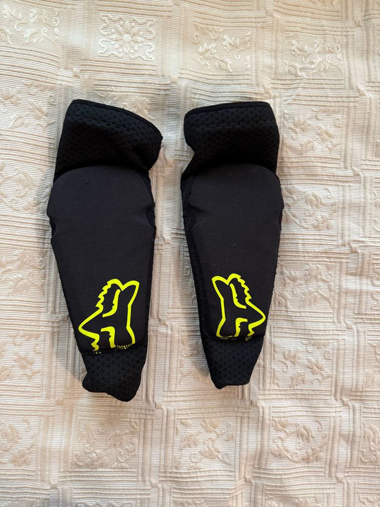 Used Fox Enduro Elbow Guard 2024 bike — image 1 of 3