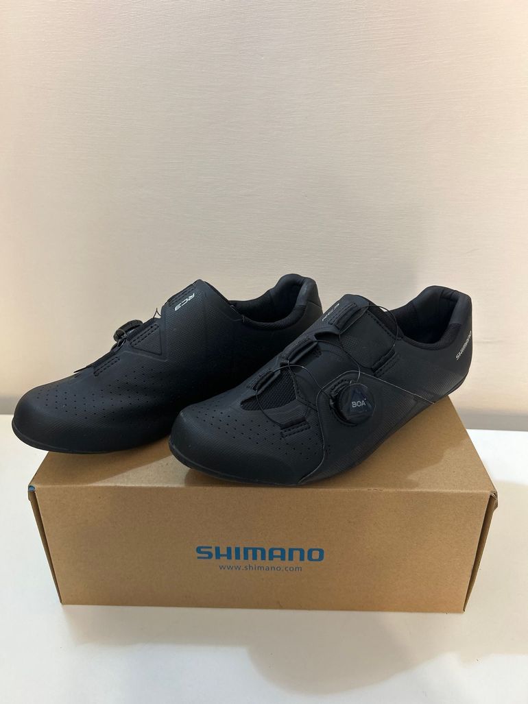 Used Shimano RC3 Cycling Shoes bike — image 2 of 6