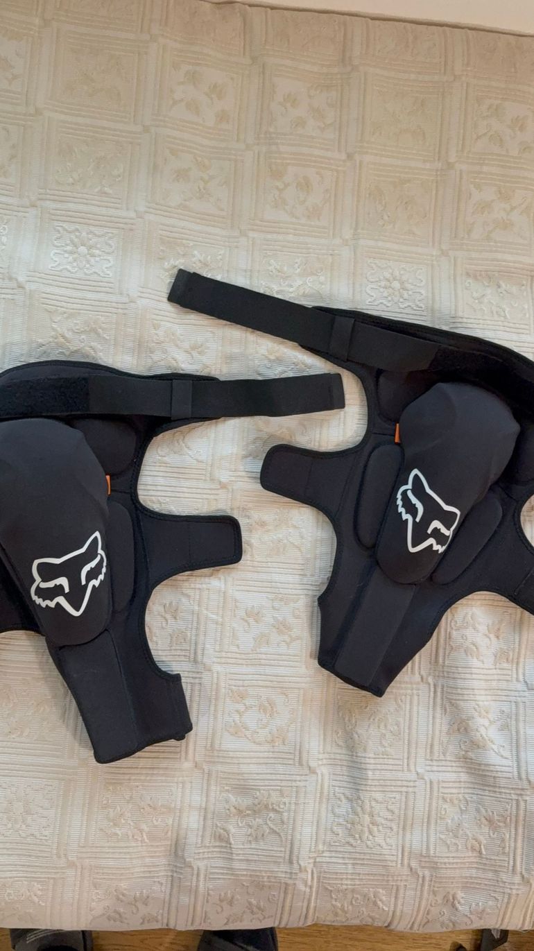 Used Fox Launch D3O Knee Pads 2024 bike — image 1 of 3