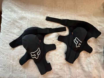 Fox Launch D3O Knee Pads 2024 bike d'occasion — image 2 sur 3