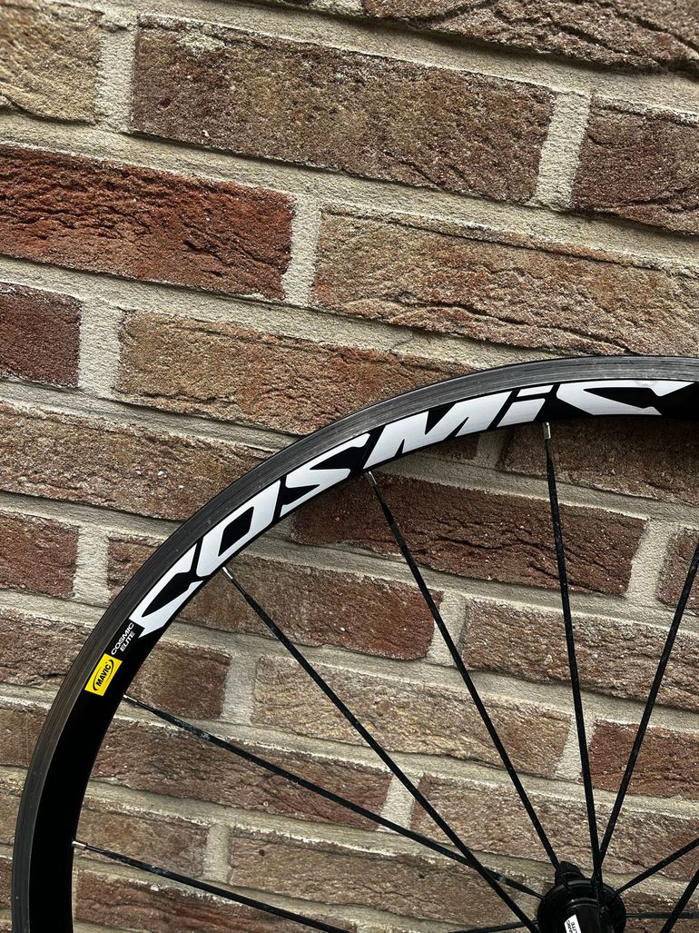 Used Mavic Cosmic Elite Wheelset bike — image 3 of 9