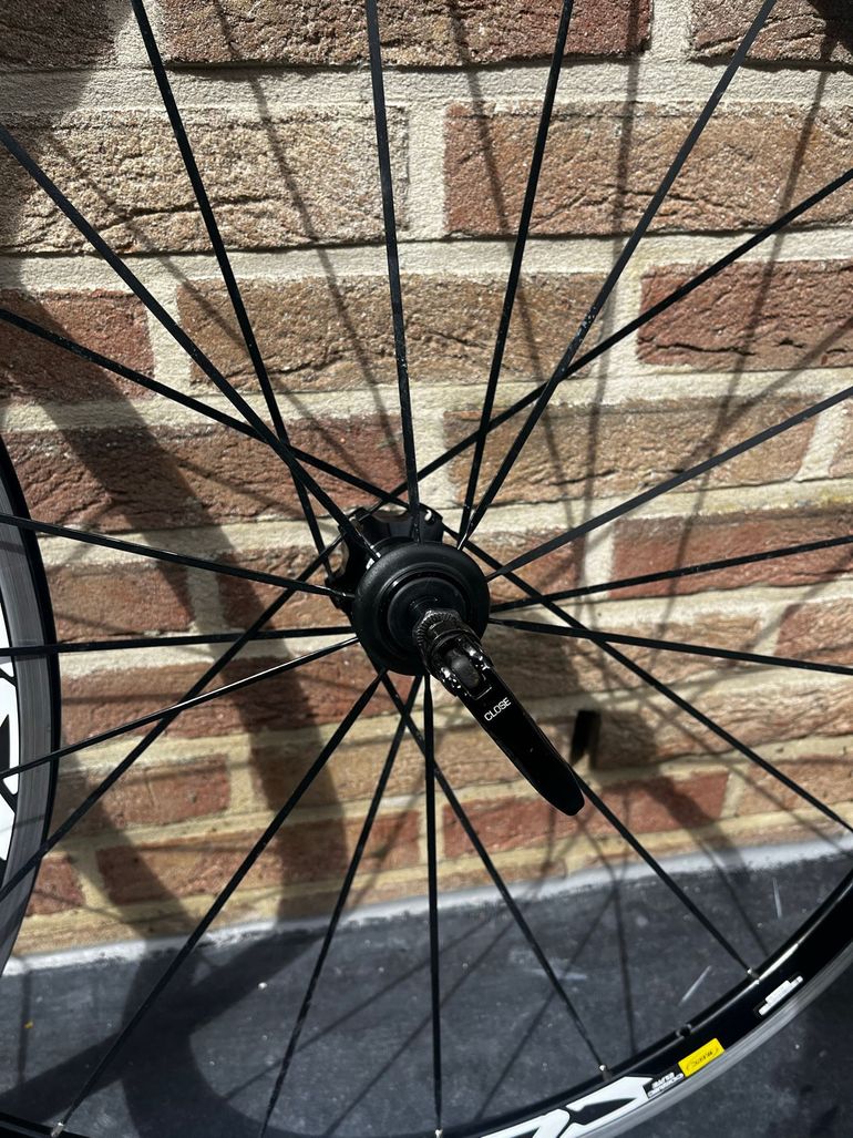 Used Mavic Cosmic Elite Wheelset bike — image 8 of 9
