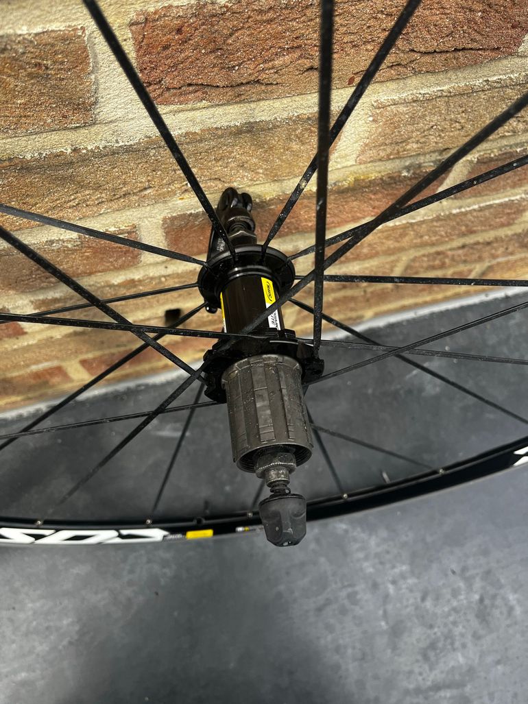 Used Mavic Cosmic Elite Wheelset bike — image 6 of 9
