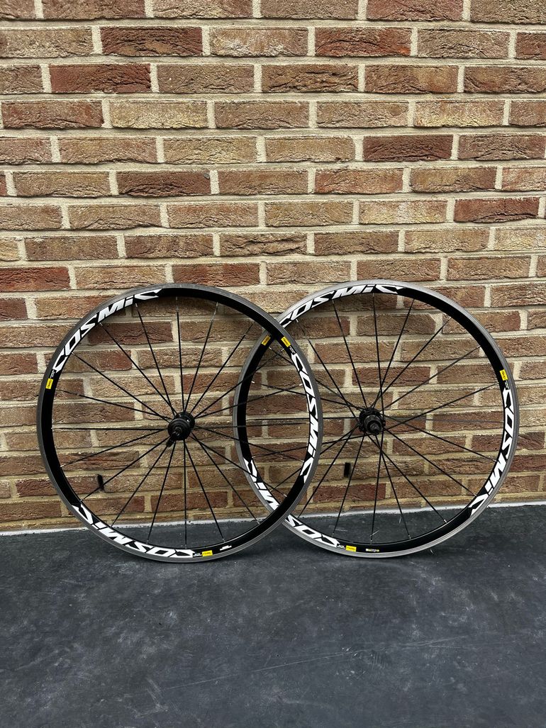 Used Mavic Cosmic Elite Wheelset bike — image 2 of 9