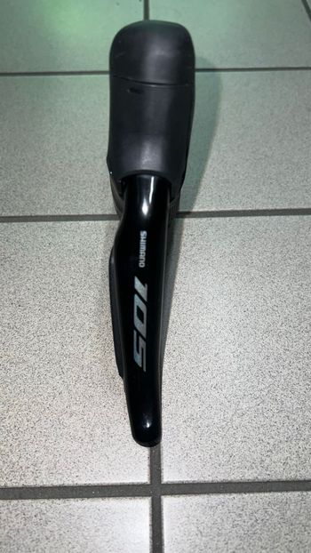 Used Shimano 105 DI2 Brems Schalthebel 2025 bike — image 3 of 4