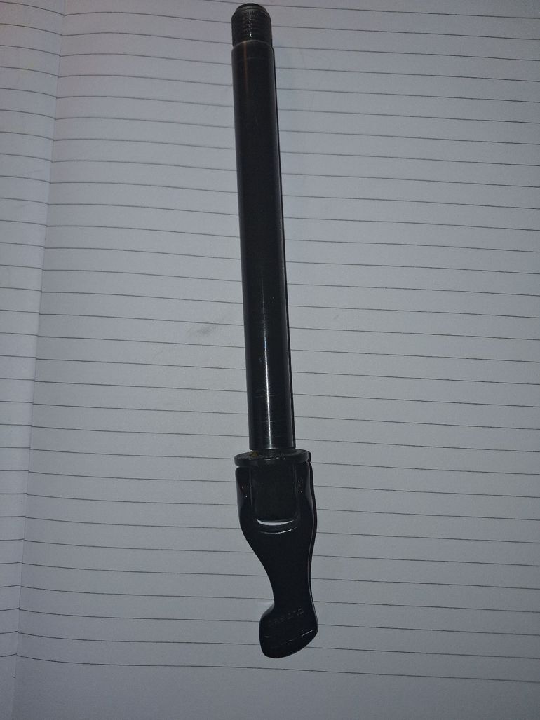 Used Fox 15mm Thru Axle 2025 bike — image 2 of 4