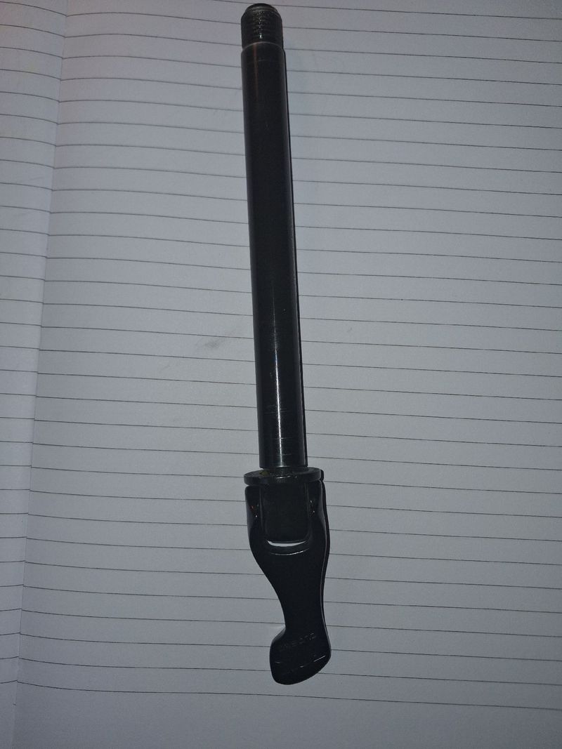 Used Fox 15mm Thru Axle 2025 bike — image 2 of 4