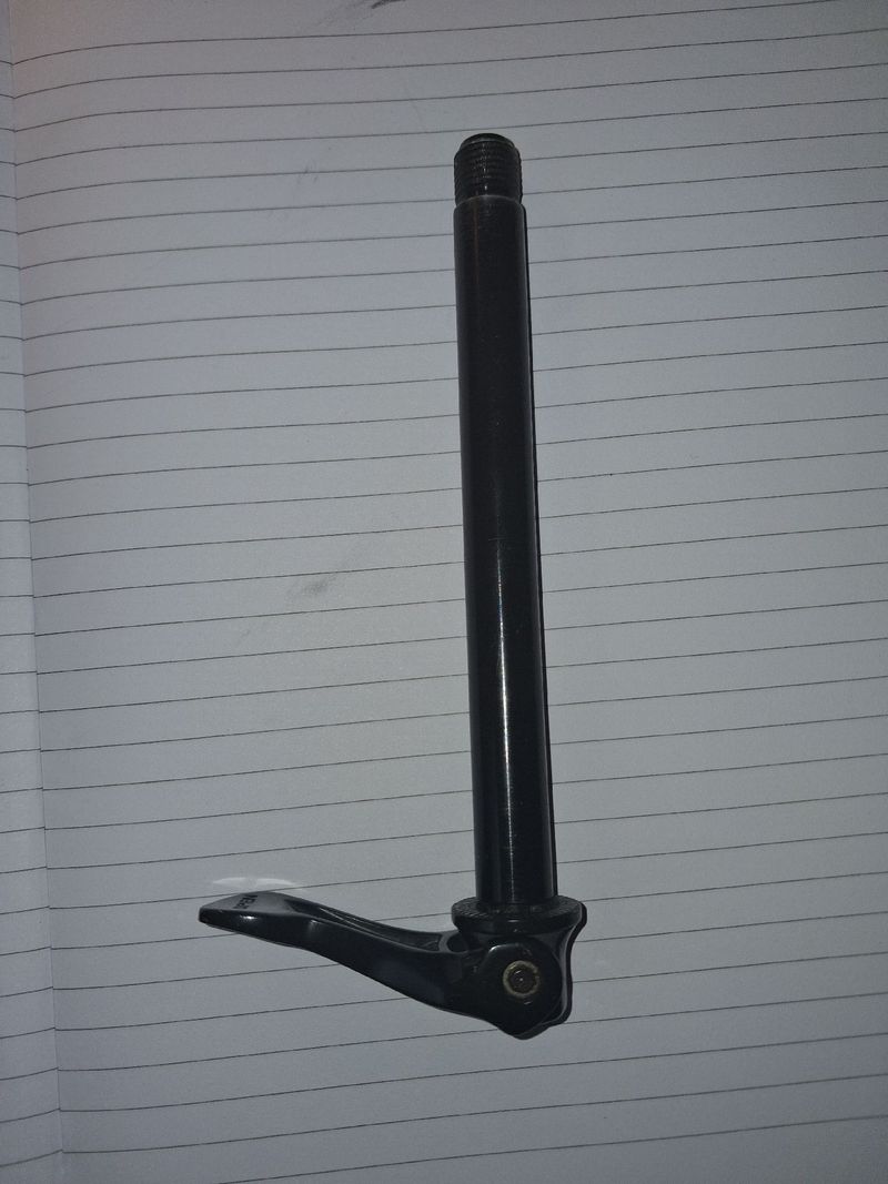 Used Fox 15mm Thru Axle 2025 bike — image 4 of 4