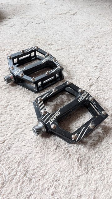 Giant Original MTB Plattformpedale Drivetrain & Pedals d'occasion