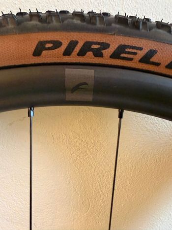 Used Fulcrum Rapid red carbon 2025 bike — image 3 of 6