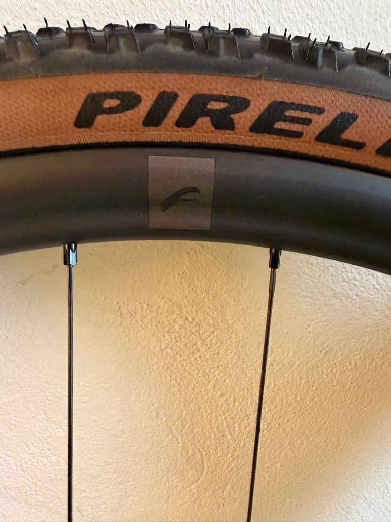 Used Fulcrum Rapid red carbon 2025 bike — image 3 of 6