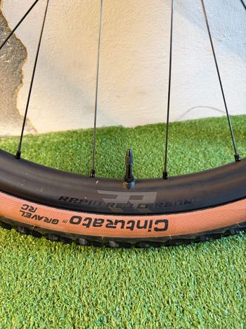 Used Fulcrum Rapid red carbon 2025 bike — image 2 of 6