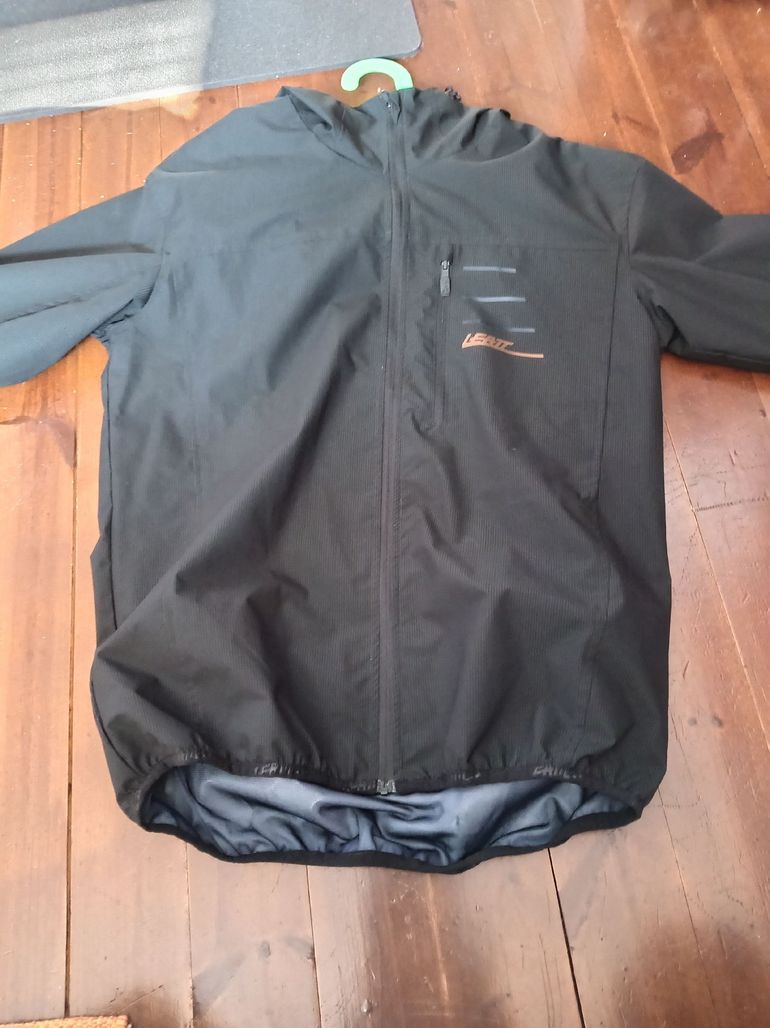 Used LEATT Jacket MBT 2.0 2024 bike — image 1 of 7