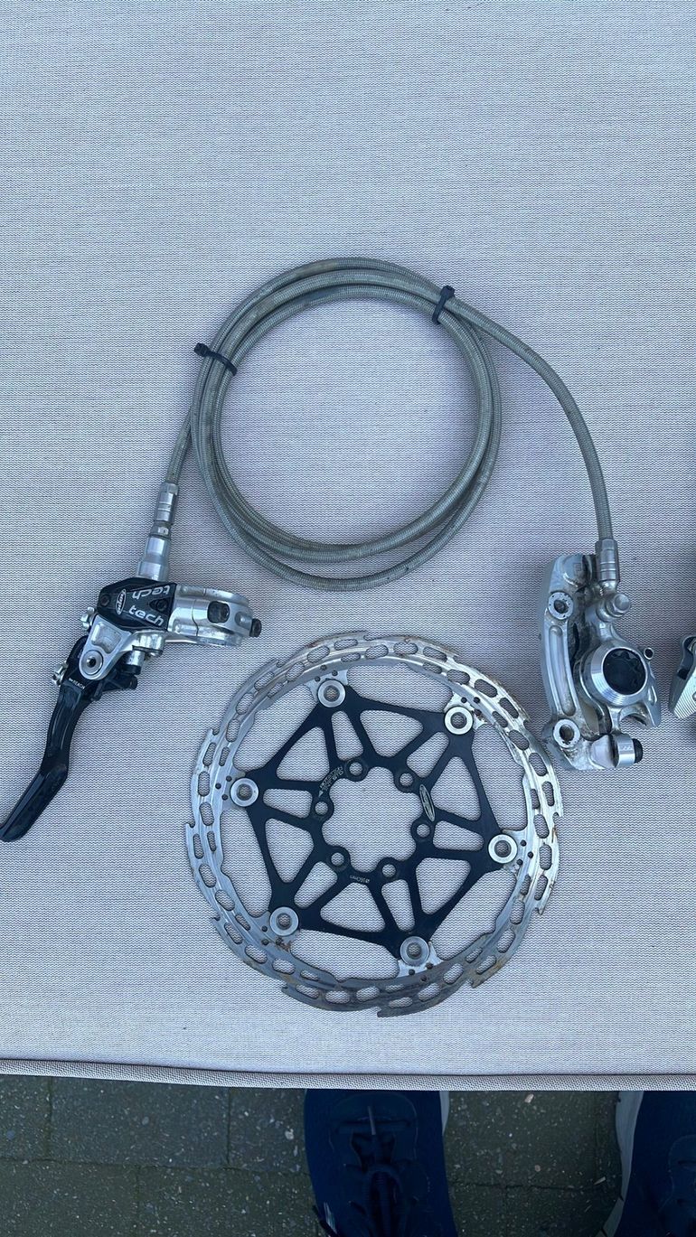 Used Hope Tech X2 Disc Brake 2012 bike — image 1 of 3