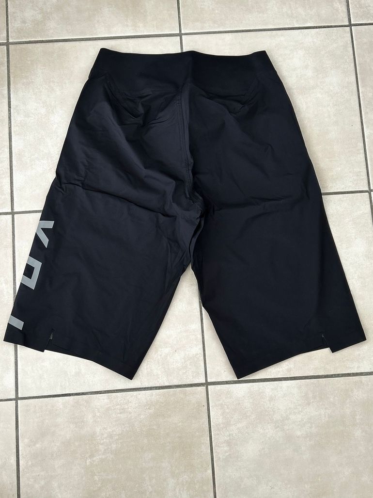 Used Fox Defend Pro Water Jacket bike — image 9 of 11