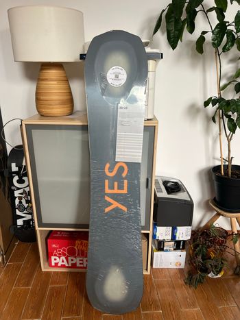 Used Yes Snowboards 20/20 156cm Snowboard 2022 bike — image 2 of 8