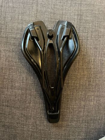 Used Giant Approach Saddle 2025 bike — image 3 of 3