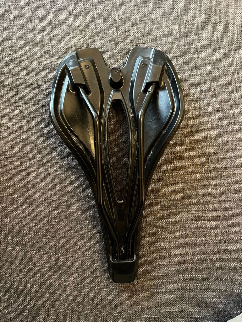 Used Giant Approach Saddle 2025 bike — image 3 of 3