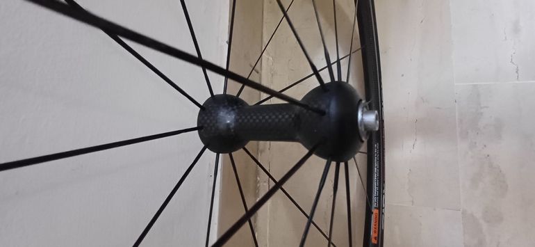 Used Campagnolo Hyperon Ultra Two Carbon Clincher Wheelset bike — image 13 of 16