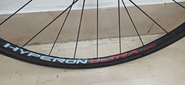 Used Campagnolo Hyperon Ultra Two Carbon Clincher Wheelset bike — image 3 of 16