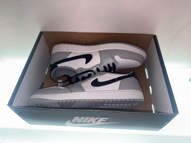 Used Nike Air Jordan 1 Retro Low OG bike — image 2 of 4