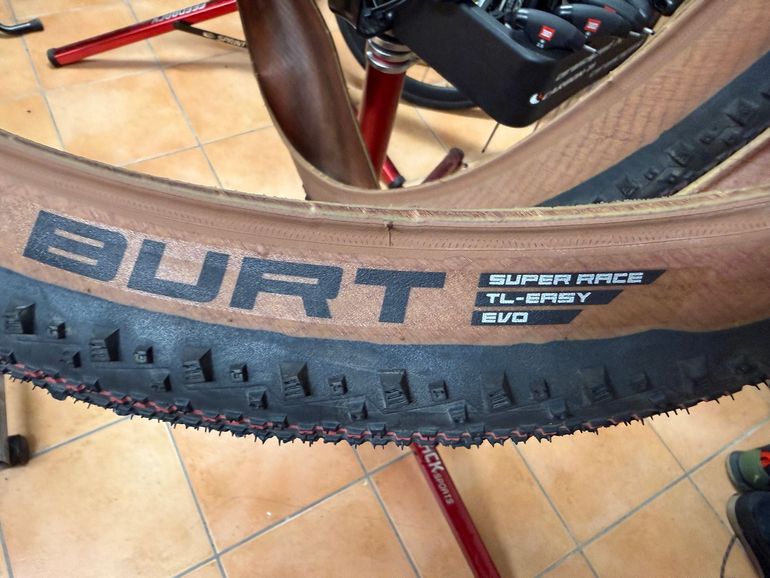 Used Schwalbe Thunder Burt 29x2.25 bike — image 5 of 6