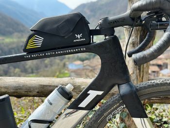 Used Apidura BOLT-ON TOP TUBE PACK 1L bike
